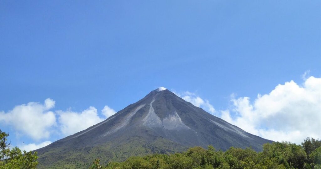 visit arenal volcano national park