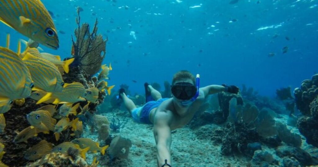 cano island snorkeling adventure