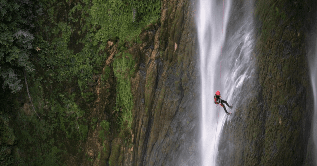 canyoneering costa rica