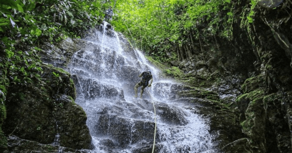 canyoning in costa rica