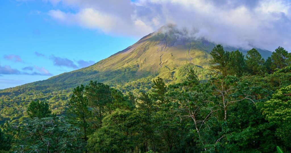 visit arenal volcano costa rica