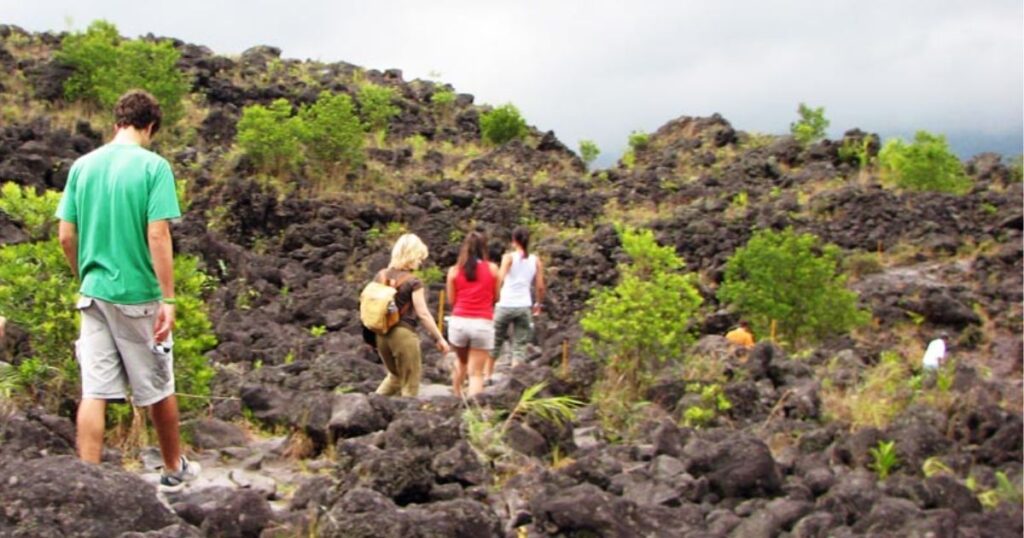 costa rica volcano hiking