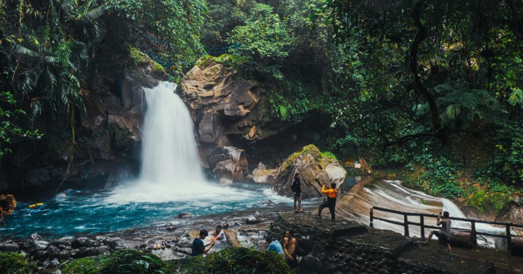 hiking in curubande