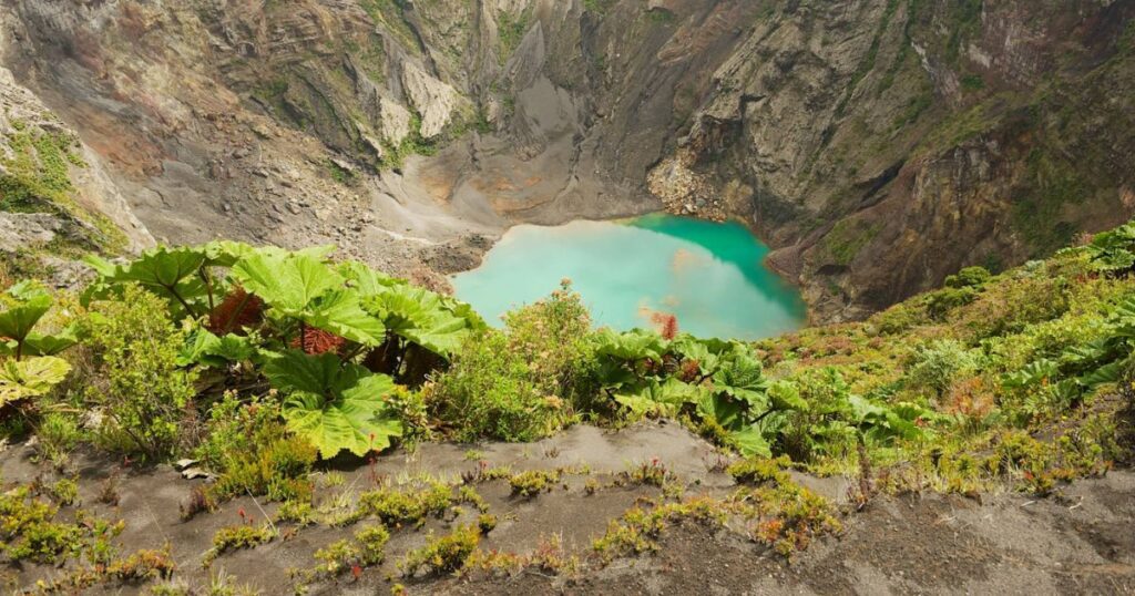rincón de la vieja volcano hike trail