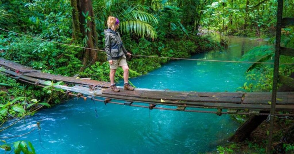 tenorio volcano and rio celeste trail