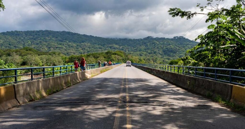 where is crocodile bridge in costa rica