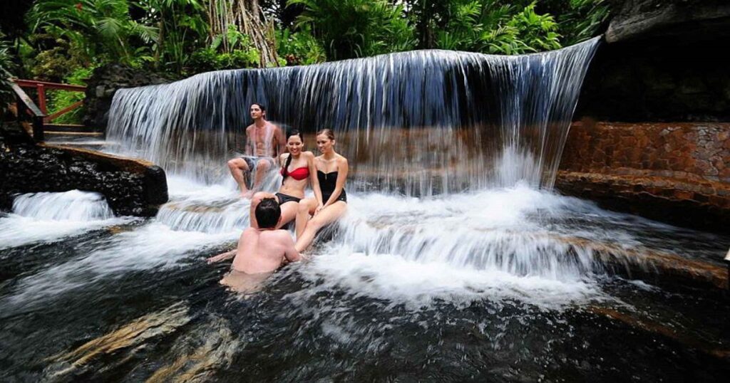 best time to visit hotsprings la fortuna