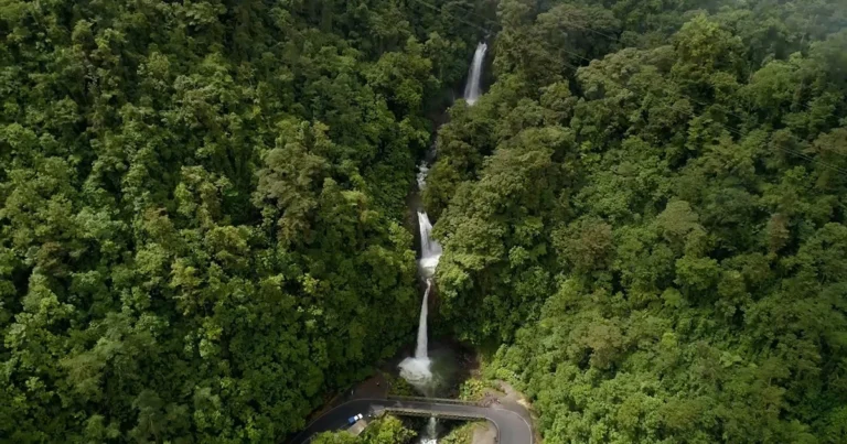Costa Rica Road Trip Guide: Routes, Destinations & Car Rental Tips